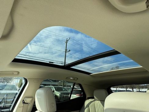 Used 2022 Buick Envision Avenir w/ Technology Package II image 29