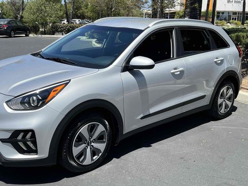 Used 2020 Kia Niro LX FWD image 41