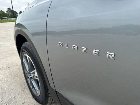 Used 2025 Chevrolet Blazer LT AWD/4WD image 9