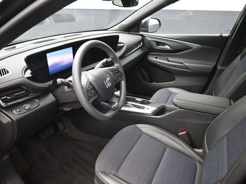 Used 2025 Buick Envista Preferred image 18