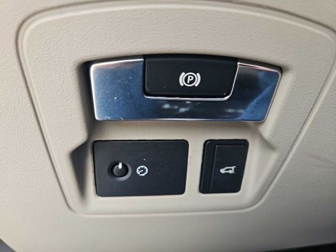Used 2018 Land Rover Range Rover Velar S AWD/4WD image 42