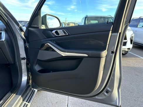Used 2025 BMW X5 xDrive50e image 16