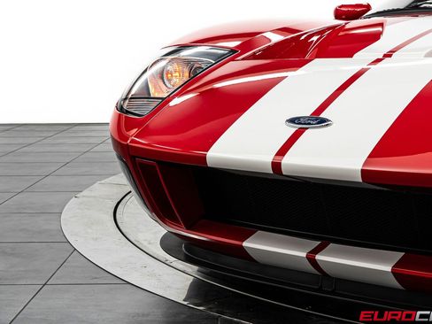 Used 2005 Ford GT image 11