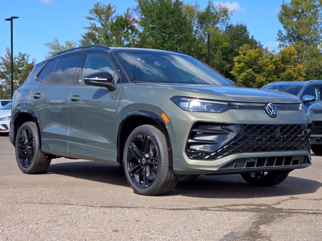 New 2026 Volkswagen Tiguan SE R-Line AWD/4WD image 2