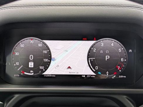 New 2025 Land Rover Defender 90 X-Dynamic SE image 11