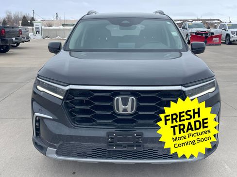 Used 2025 Honda Pilot Touring image 4