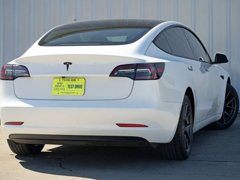 Used 2023 Tesla Model 3 Standard Range image 5