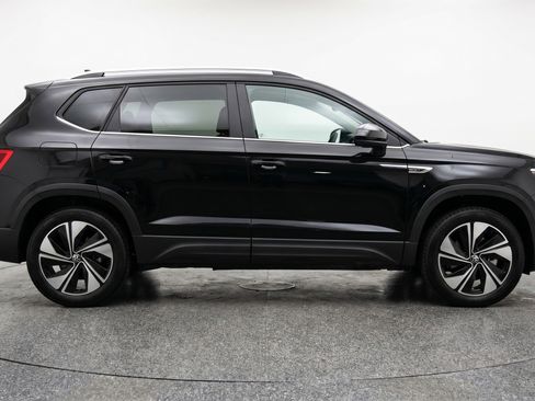 Used 2025 Volkswagen Taos SE AWD/4WD image 11