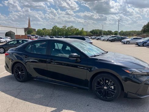 Used 2025 Toyota Camry SE FWD image 5
