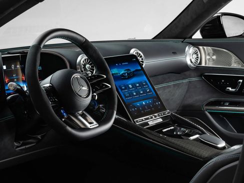 Used 2025 Mercedes-Benz AMG GT 63 image 13