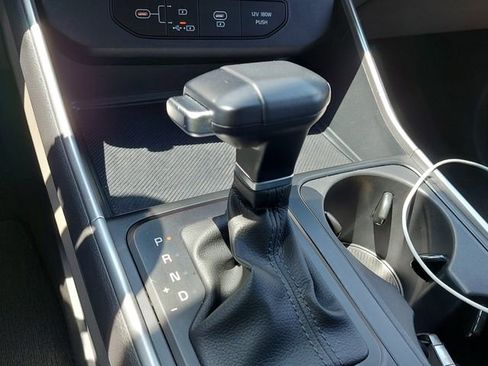 Used 2025 Kia Carnival FWD image 37