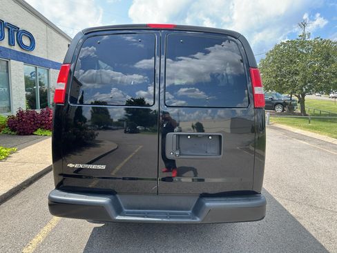 Used 2019 Chevrolet Express 3500 LS RWD image 5
