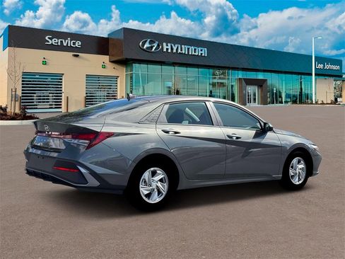 New 2026 Hyundai Elantra SE image 8