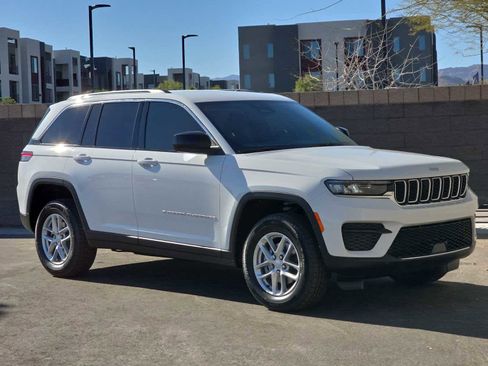 New 2025 Jeep Grand Cherokee Laredo image 3