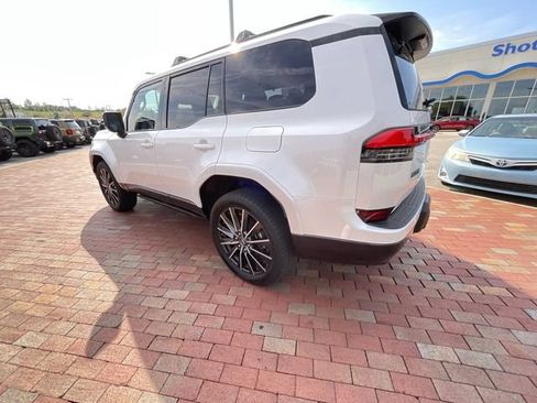 Used 2025 Lexus GX 550 w/ Accessory Package (2T) AWD/4WD image 32