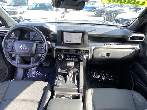 Used 2025 Toyota Tacoma SR5 AWD/4WD image 21