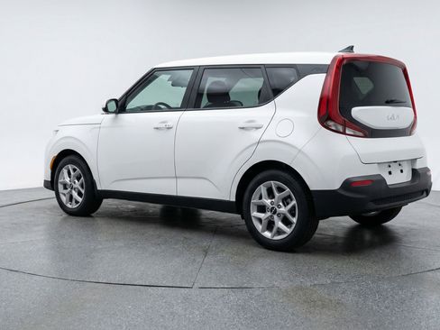 Used 2025 Kia Soul LX w/ LX Technology Package FWD image 6