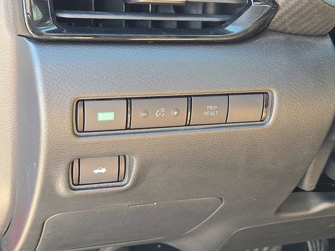 Used 2025 Nissan Sentra SV w/ SV Premium Package FWD image 25