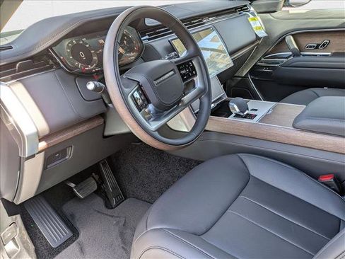 New 2025 Land Rover Range Rover SE image 3