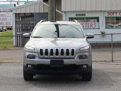 Used 2015 Jeep Cherokee Latitude w/ Comfort/Convenience Group AWD/4WD image 2