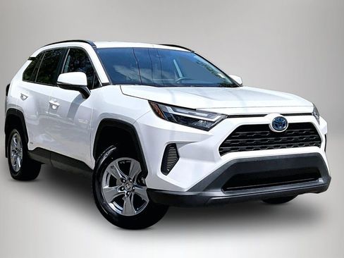 Used 2024 Toyota RAV4 XLE AWD/4WD image 2