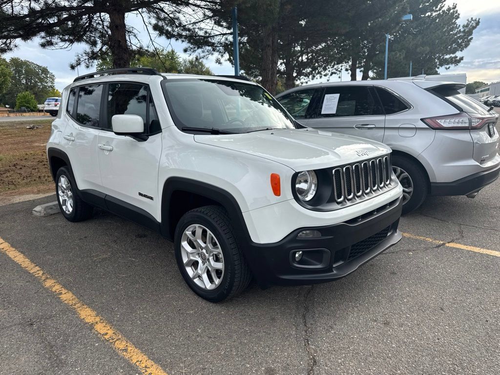 Used 2018 Jeep Renegade Latitude w/ UConnect 8.4 Nav Group AWD/4WD image 5