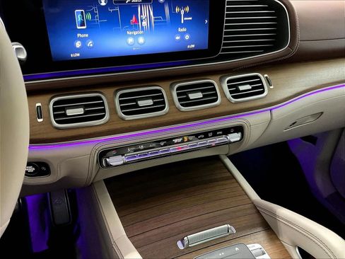 Used 2024 Mercedes-Benz Maybach GLS 600 4MATIC image 24