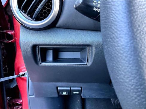 Used 2022 Nissan Versa SR w/ Trunk Package image 32