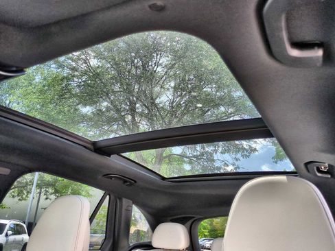 Used 2025 Mercedes-Benz GLC 300 4MATIC image 20