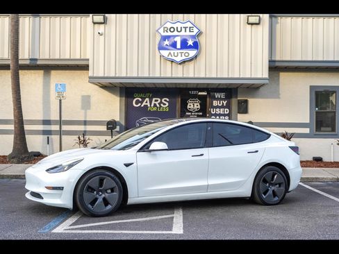 Used 2023 Tesla Model 3 Standard Range RWD image 1