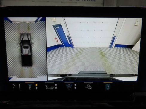 Used 2025 Chevrolet Silverado 2500 ZR2 w/ Technology Package image 18