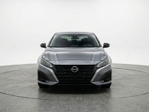 Used 2025 Nissan Altima 2.5 SV FWD image 2