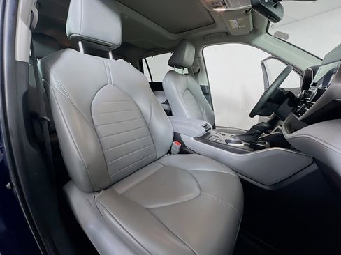 Used 2023 Toyota Highlander XLE image 26