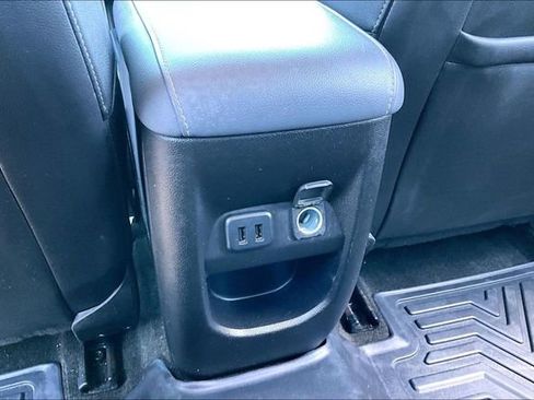 Used 2018 Chevrolet Colorado Z71 AWD/4WD image 11