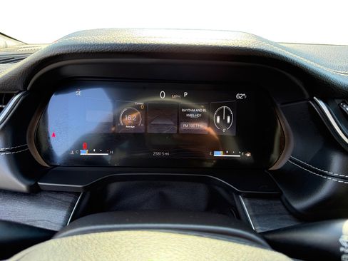 Used 2023 Jeep Grand Cherokee L Limited w/ Black Appearance Package image 11