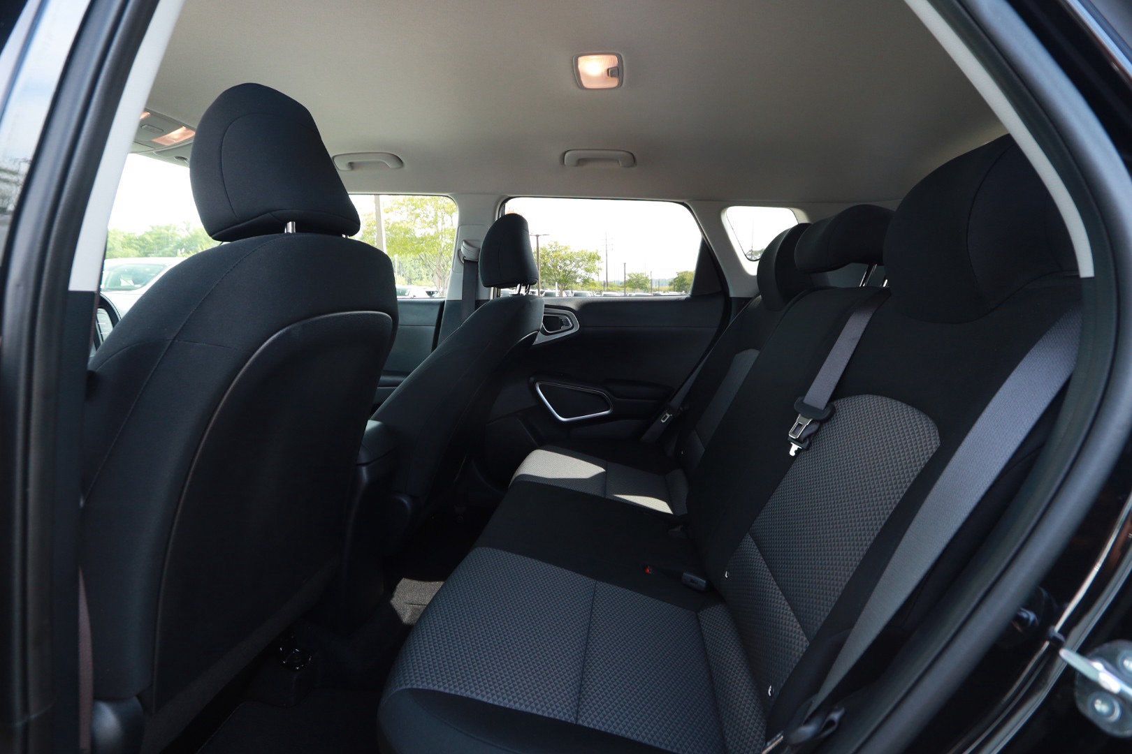 Used 2025 Kia Soul LX w/ LX Technology Package FWD image 23
