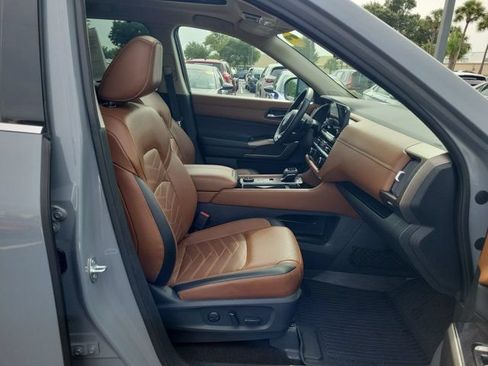 Used 2023 Nissan Pathfinder Platinum AWD/4WD image 10