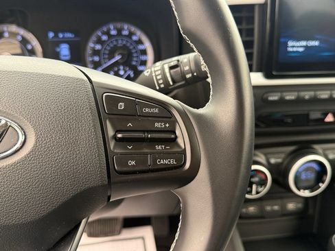 Used 2022 Hyundai Venue Limited FWD image 21