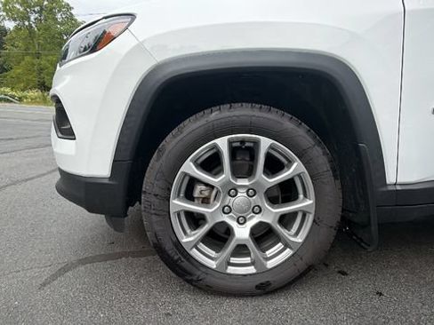 Used 2022 Jeep Compass Latitude AWD/4WD image 9