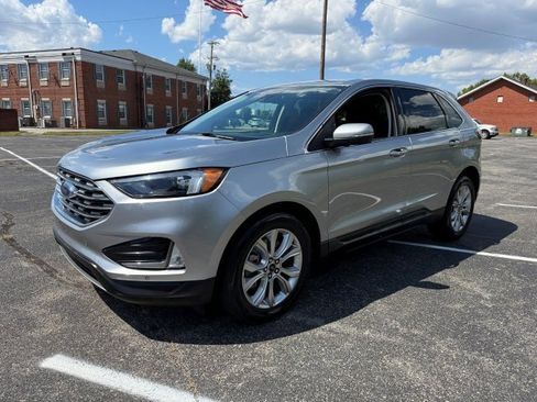 Used 2024 Ford Edge Titanium image 4
