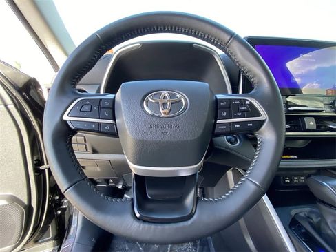 Certified 2024 Toyota Highlander XLE image 23