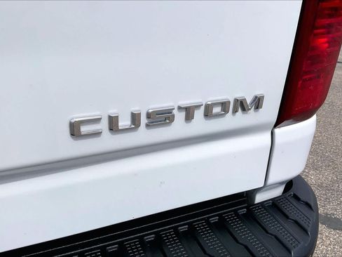 Used 2022 Chevrolet Silverado 2500 Custom w/ Custom Value Package AWD/4WD image 10
