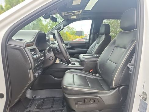 Used 2021 Chevrolet Tahoe Premier w/ Premium Package RWD image 18