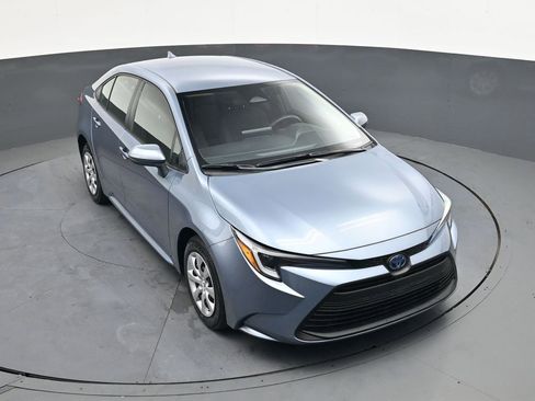 Used 2025 Toyota Corolla LE image 27