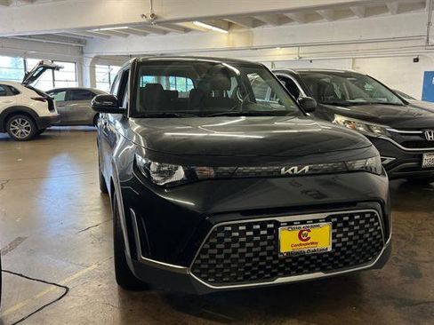 Used 2023 Kia Soul EX image 2