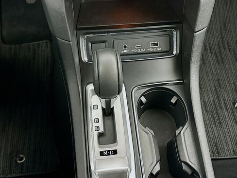 Used 2024 Subaru Ascent Premium w/ Convenience Package image 23