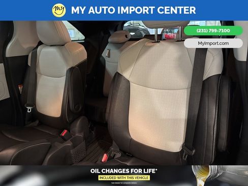 Used 2025 Toyota Sienna XSE image 25