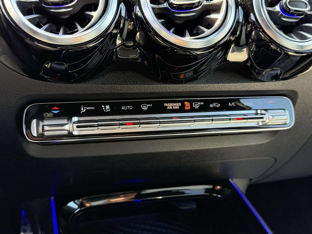 Used 2023 Mercedes-Benz GLB 250 4MATIC image 32