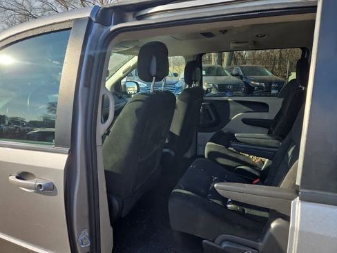 Used 2016 Dodge Grand Caravan SXT w/ Rear Park Assist Package image 9