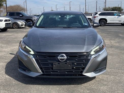 Used 2025 Nissan Altima 2.5 SV image 2